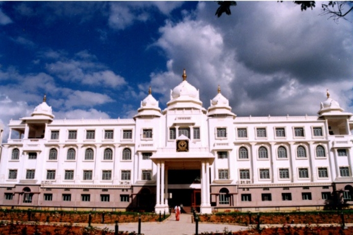https://cache.careers360.mobi/media/colleges/social-media/media-gallery/1075/2019/7/6/Campus View of Sri Devaraj Urs Academy of Higher Education and Research Tamaka_Campus-View.jpg